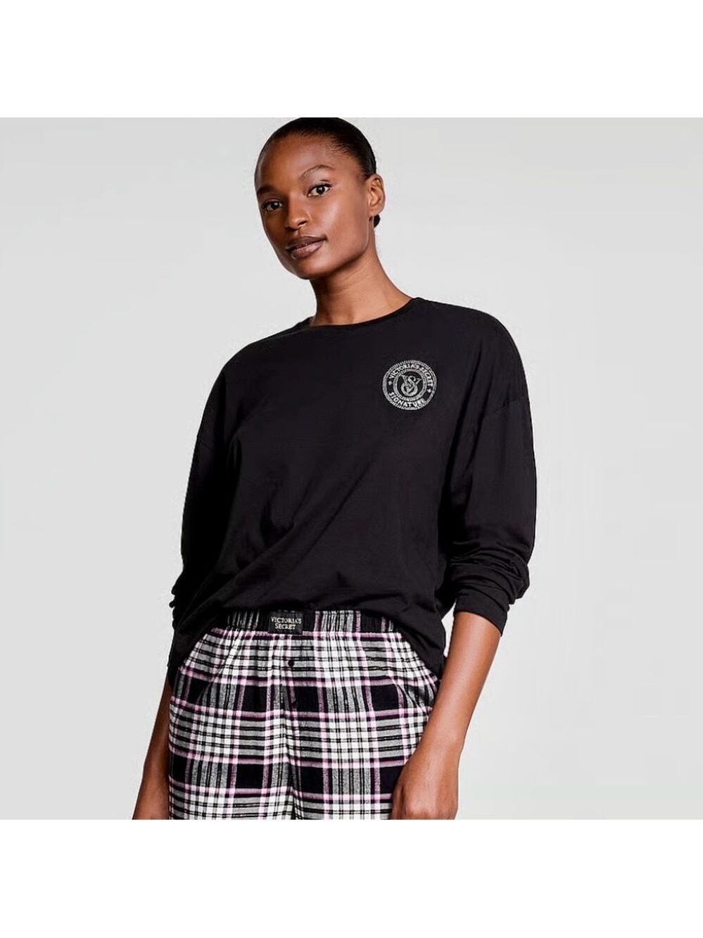 Victoria’s Secret Signature Long Sleeved Tee, Size M, Black, Jeweled Log…